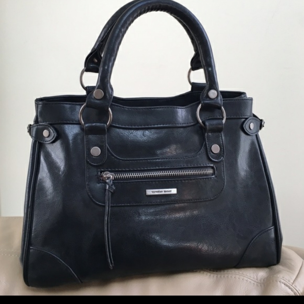 VICTORIAS SECRET BLACK LEATHER HAND BAG